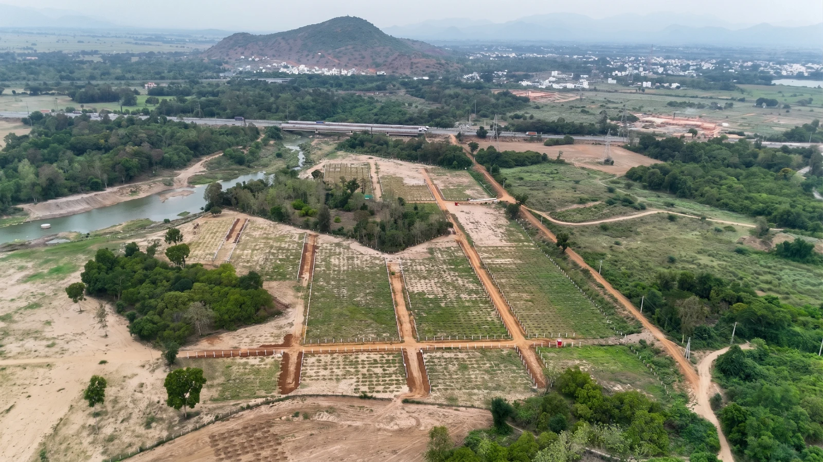 ETOR City 4 layout thumbnail — real site photo